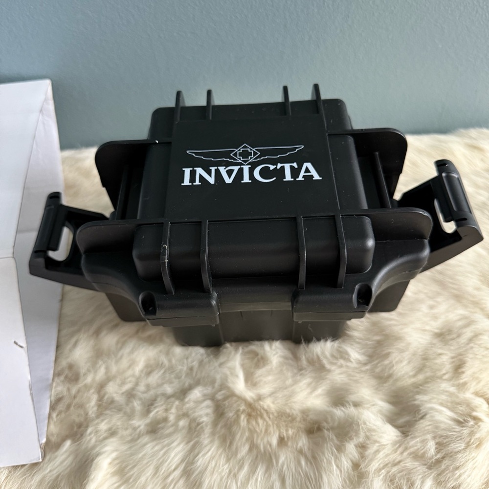 Invicta One Slot Black Watch Collector Box